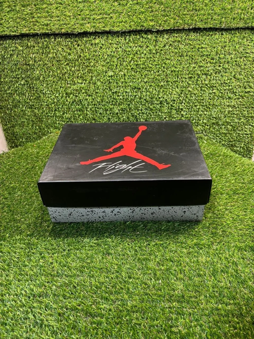 Empty Box Only Nike Air Jordan 4 Retro Bred 2019 Size 8 Men Inserts Shoe Trees